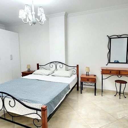 Paradise Apartment Batoemi Buitenkant foto