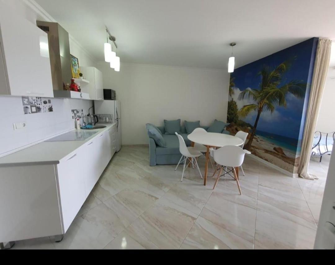 Paradise Apartment Batoemi Buitenkant foto